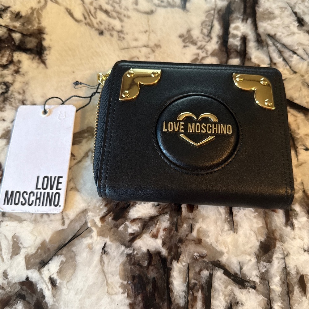 Love‎ Moschino large bifold wallet. NWT. Retail 200